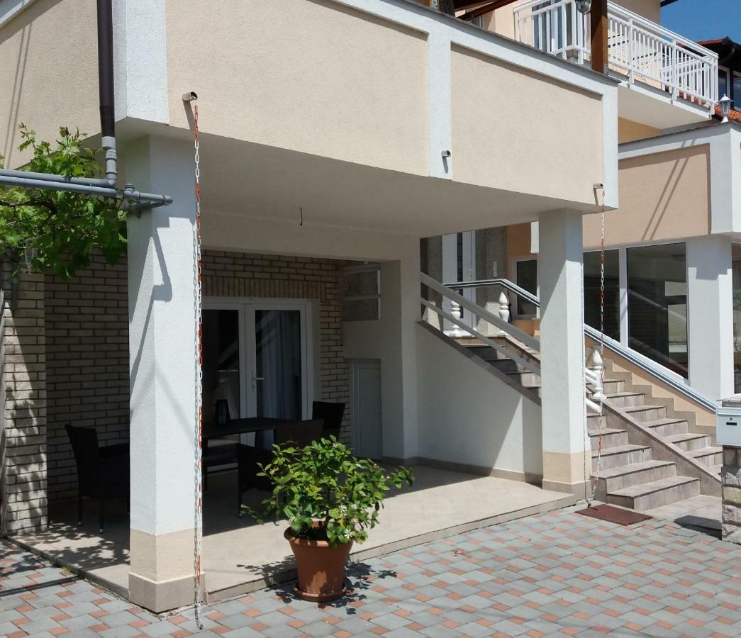Apartman Luka ลิฟโน ภายนอก รูปภาพ